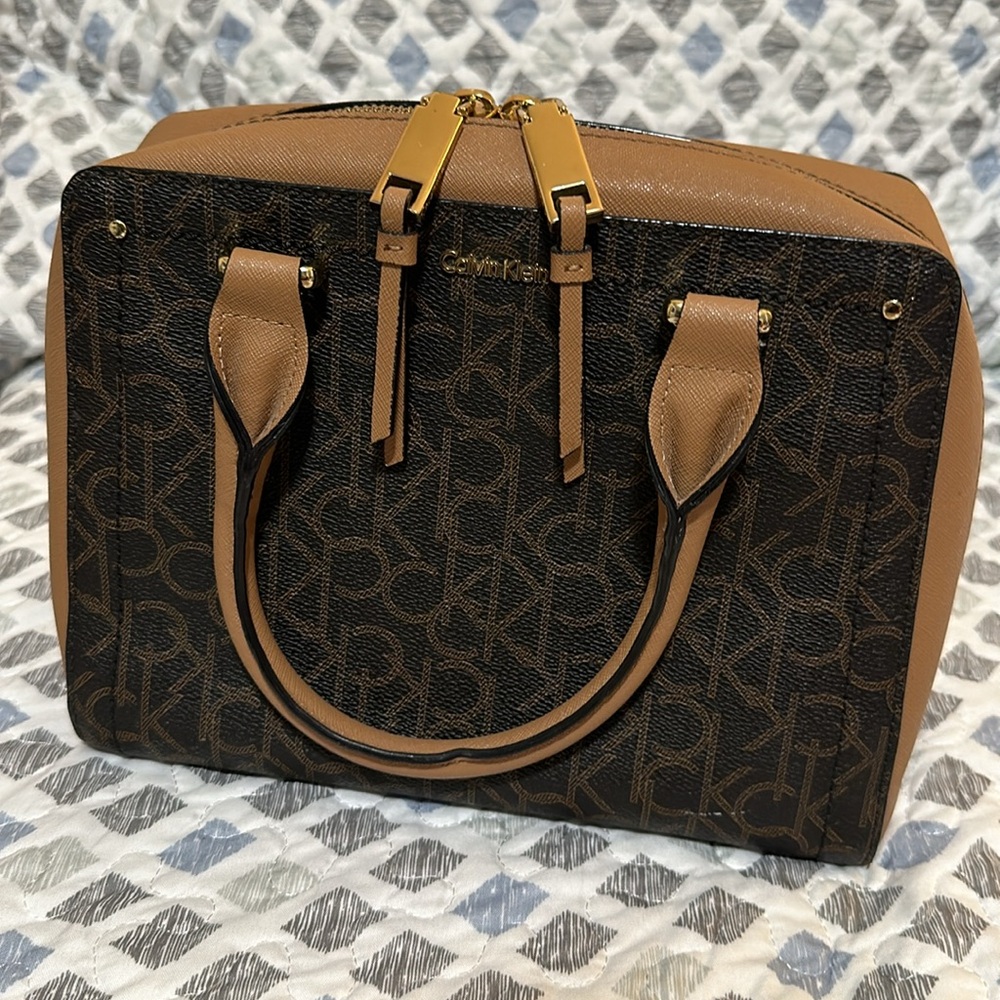Calvin Klein purse 💫ALMOST NEW💫